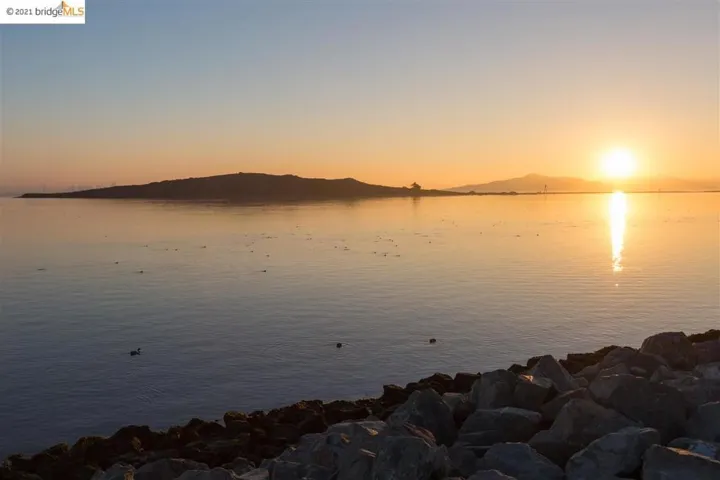 112 Waterview Dr, Richmond, California 94804