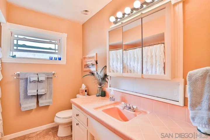 1300 Lomita Rd., El Cajon, California 92020