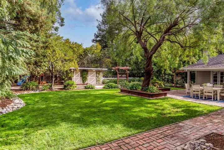 , Los Altos, California 94024