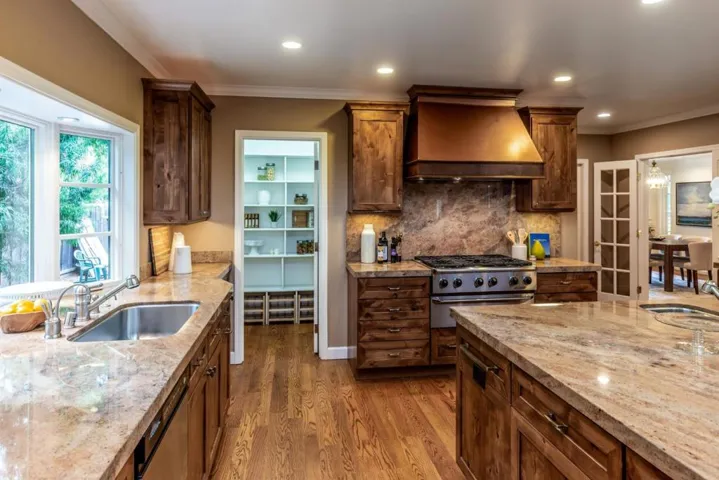 , Los Altos, California 94024