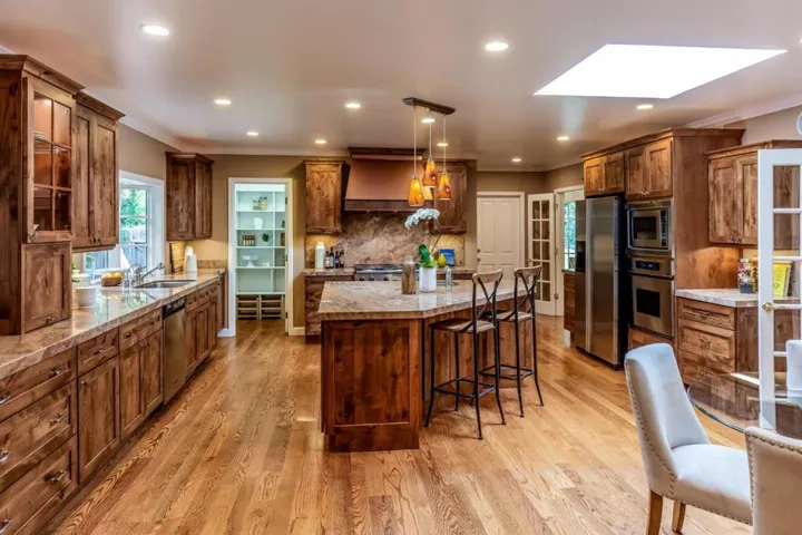 , Los Altos, California 94024
