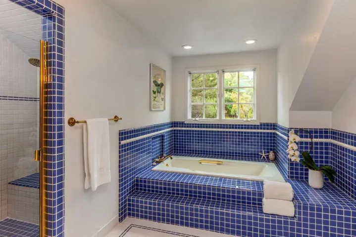 , Los Altos, California 94024