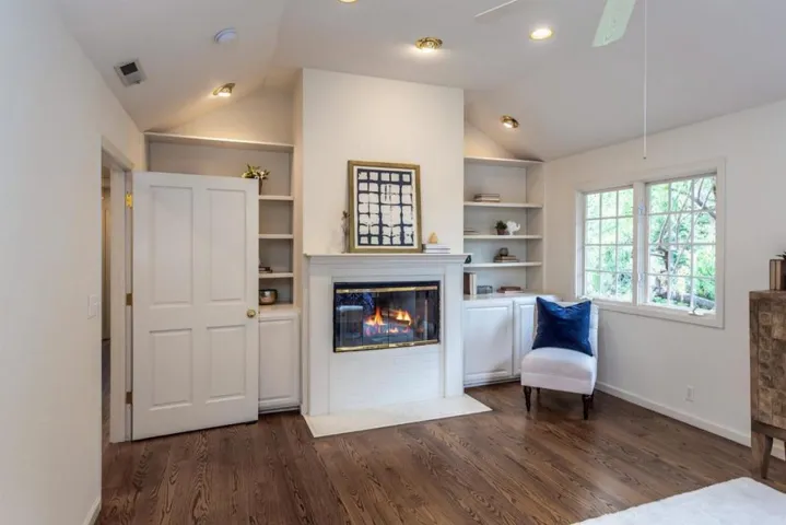 , Los Altos, California 94024