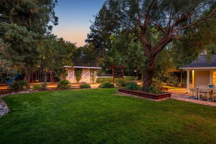 , Los Altos, California 94024