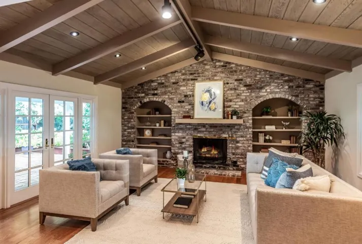 , Los Altos, California 94024