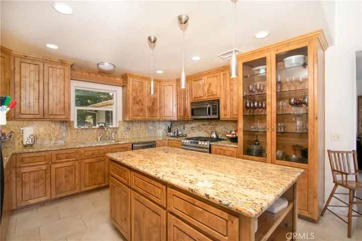 8753 Peach Summit Drive, Banning, California 92220