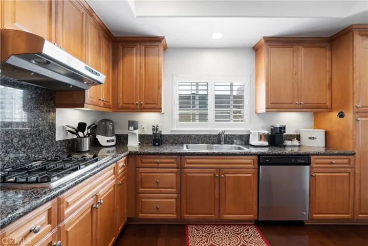 1974 Cherry Avenue, Signal Hill, California 90755