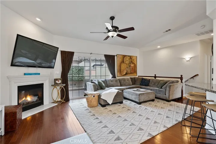 1974 Cherry Avenue, Signal Hill, California 90755