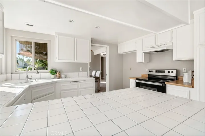 1342 N North Hills Drive, Upland, California 91784