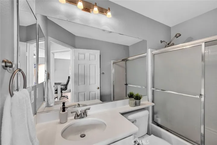 Upstairs​​‌​​​​‌​​‌‌​​‌​​​‌‌​​​‌​​‌‌​​‌‌​​‌‌​​​​ bathroom