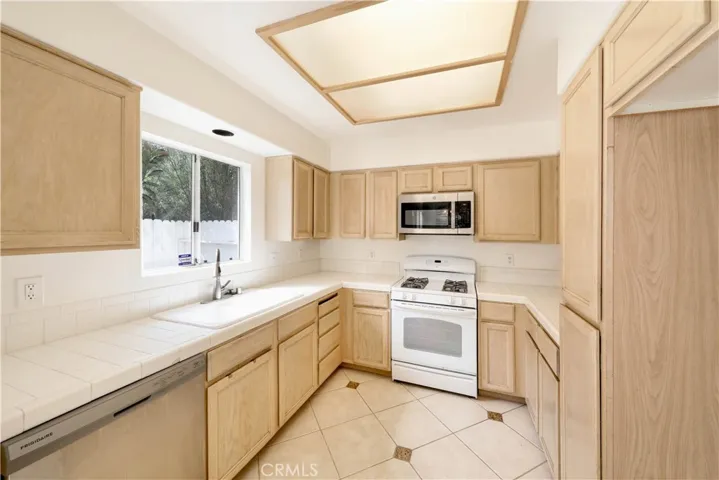 2547 Orange Avenue E, Costa Mesa, California 92627