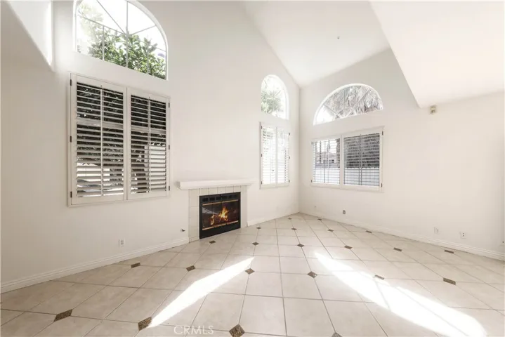 2547 Orange Avenue E, Costa Mesa, California 92627