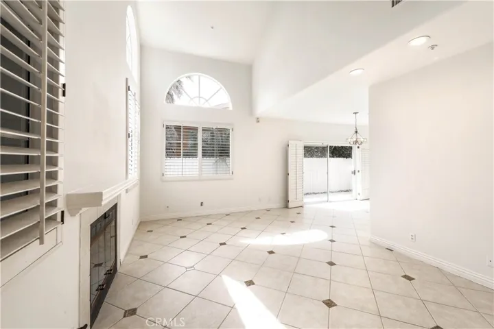 2547 Orange Avenue E, Costa Mesa, California 92627