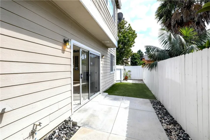 2547 Orange Avenue E, Costa Mesa, California 92627