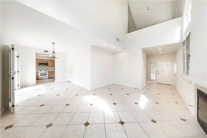 2547 Orange Avenue E, Costa Mesa, California 92627