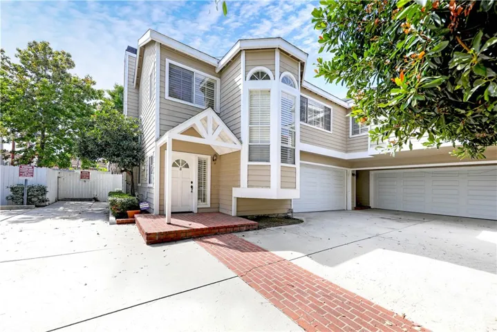2547 Orange Avenue E, Costa Mesa, California 92627