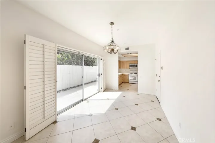 2547 Orange Avenue E, Costa Mesa, California 92627