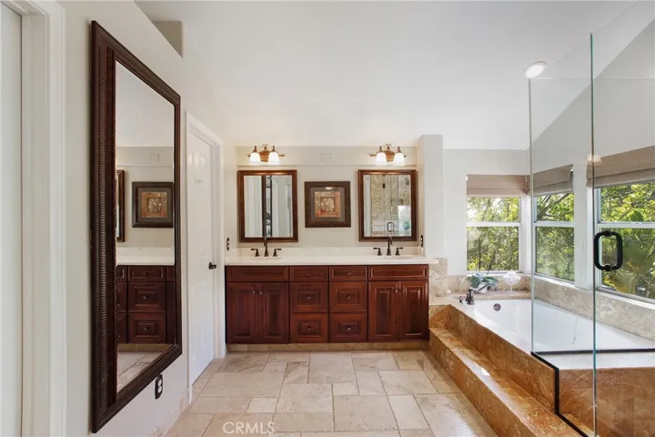 4 Bell Vista, Lake Forest, California 92610