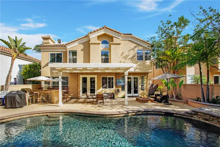 4 Bell Vista, Lake Forest, California 92610