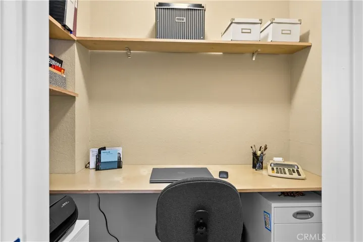 Mini office in Hallway