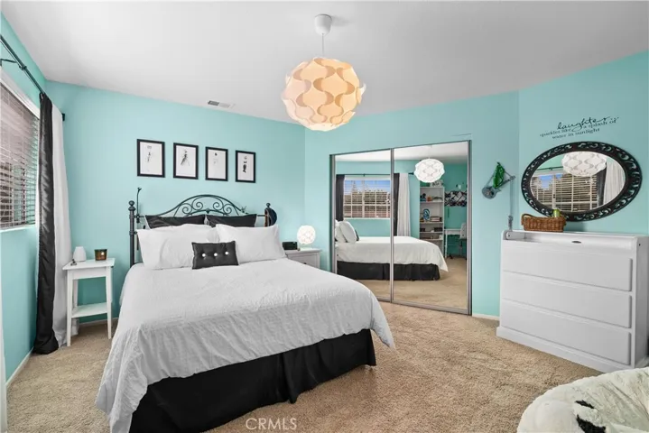 Middle bedroom with alcove