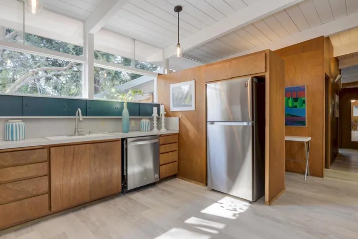 , Palo Alto, California 94306