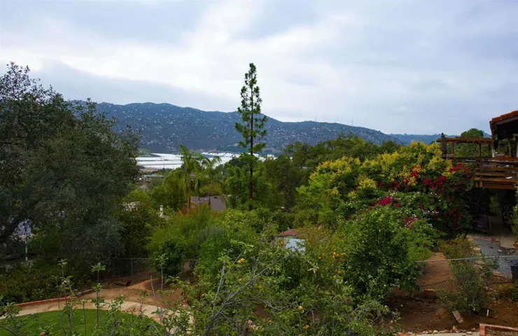 3529 Laurashawn Lane, Escondido, California 92026