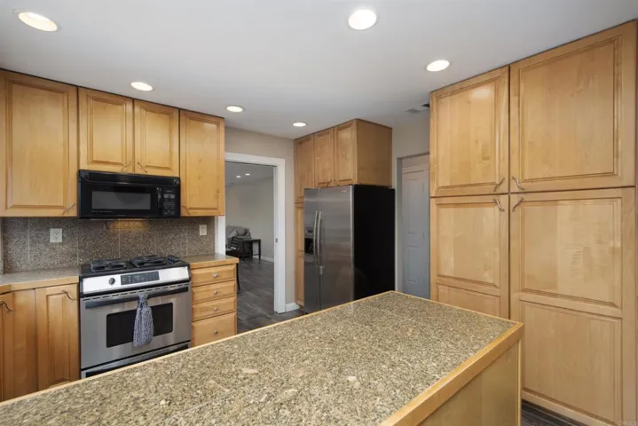 3529 Laurashawn Lane, Escondido, California 92026