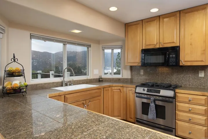 3529 Laurashawn Lane, Escondido, California 92026