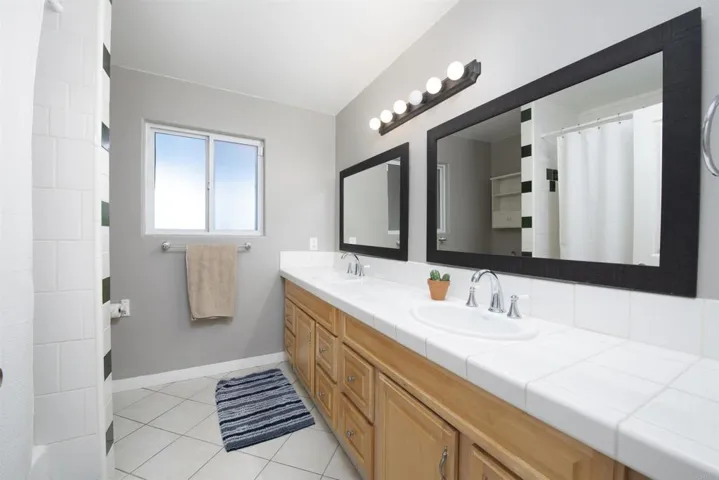3529 Laurashawn Lane, Escondido, California 92026