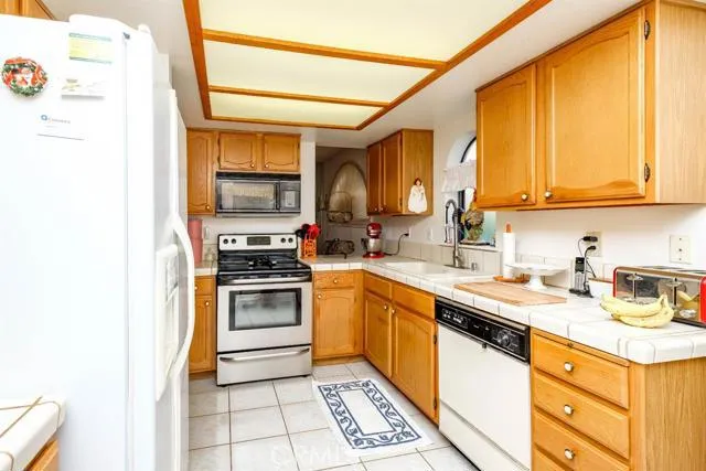 19249 Palm Way, Apple Valley, California 92308