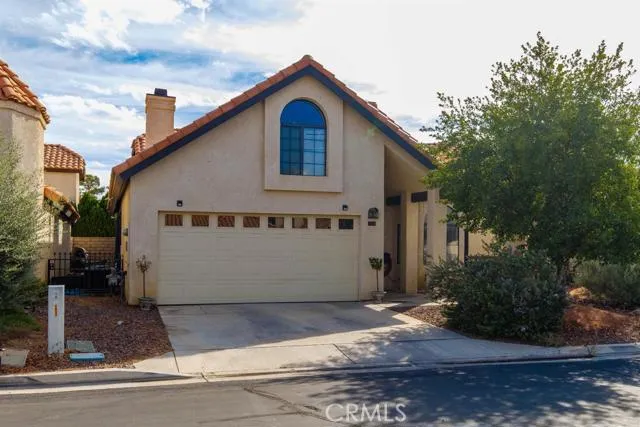 19249 Palm Way, Apple Valley, California 92308