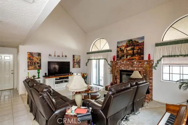 19249 Palm Way, Apple Valley, California 92308