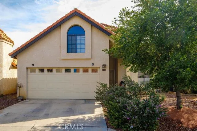 19249 Palm Way, Apple Valley, California 92308