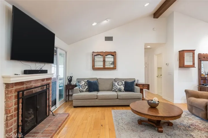276 Esther Street, Costa Mesa, California 92627