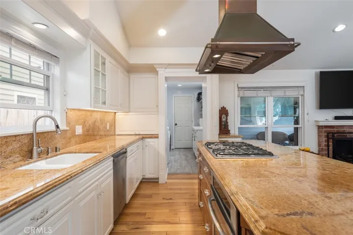 276 Esther Street, Costa Mesa, California 92627