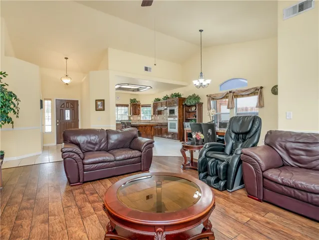 10581 N Meridian Avenue, Fresno, California 93730