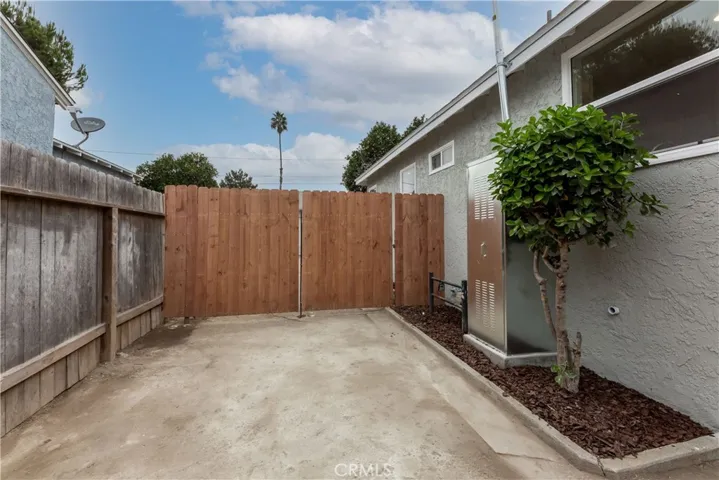 1817 E Pine Street, Compton, California 90221