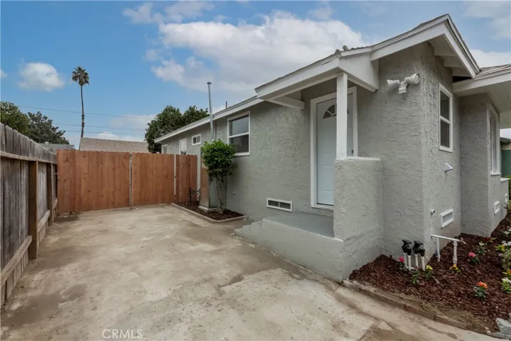 1817 E Pine Street, Compton, California 90221