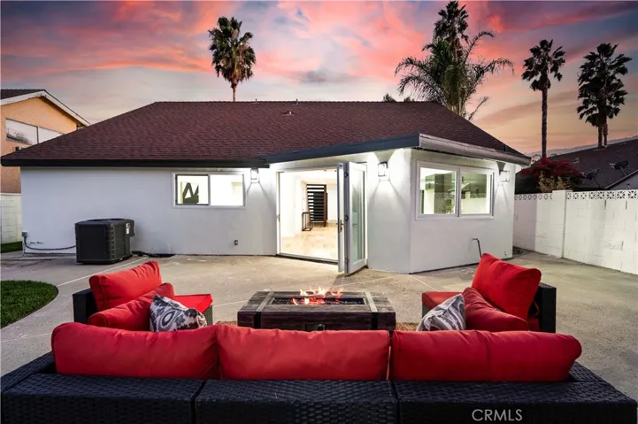 18817 Friar Street, Tarzana, California 91335