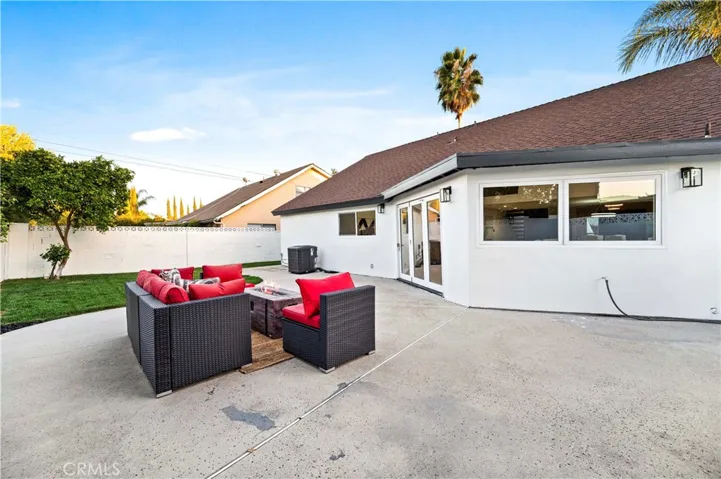 18817 Friar Street, Tarzana, California 91335