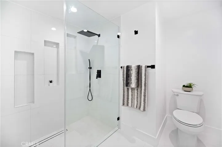 18817 Friar Street, Tarzana, California 91335
