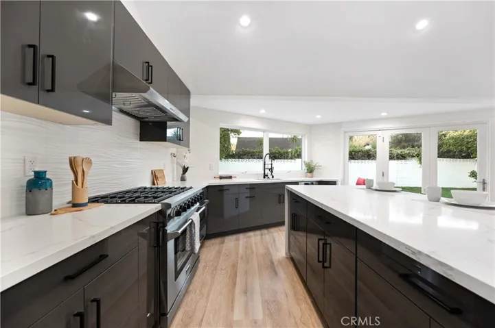 18817 Friar Street, Tarzana, California 91335