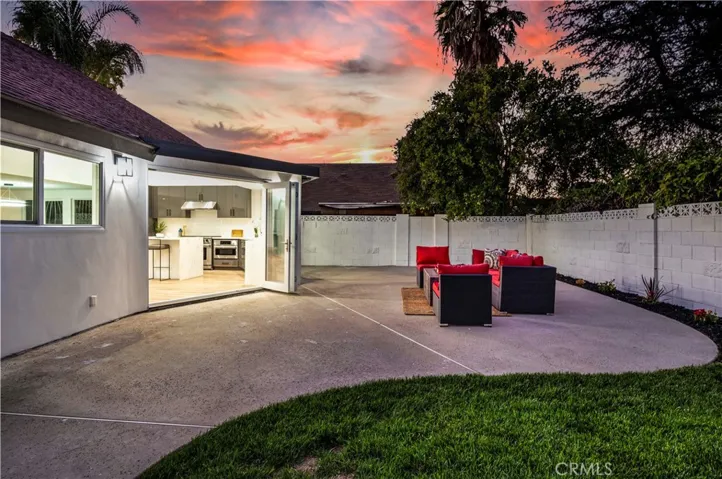 18817 Friar Street, Tarzana, California 91335