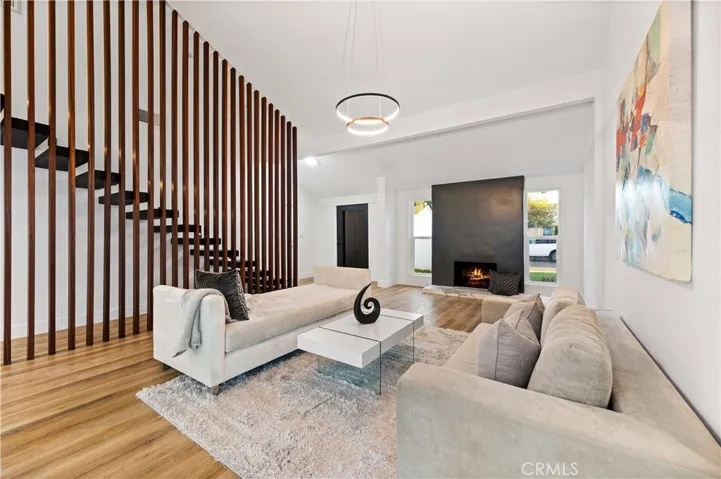 18817 Friar Street, Tarzana, California 91335