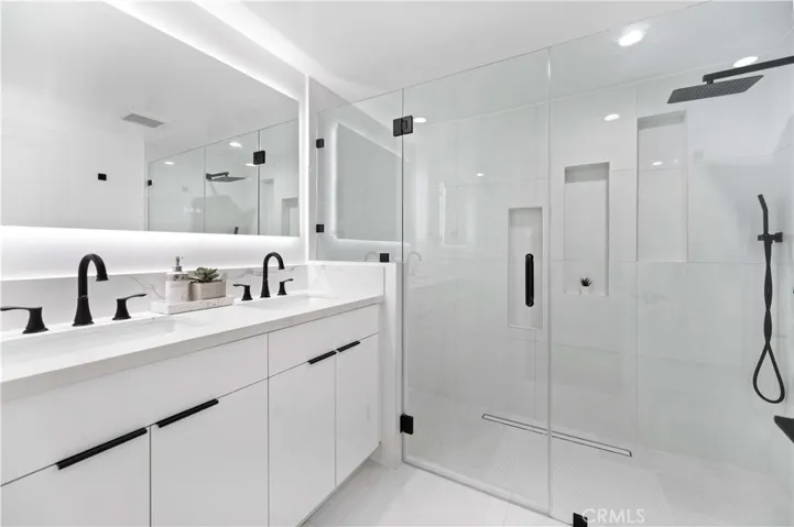 18817 Friar Street, Tarzana, California 91335