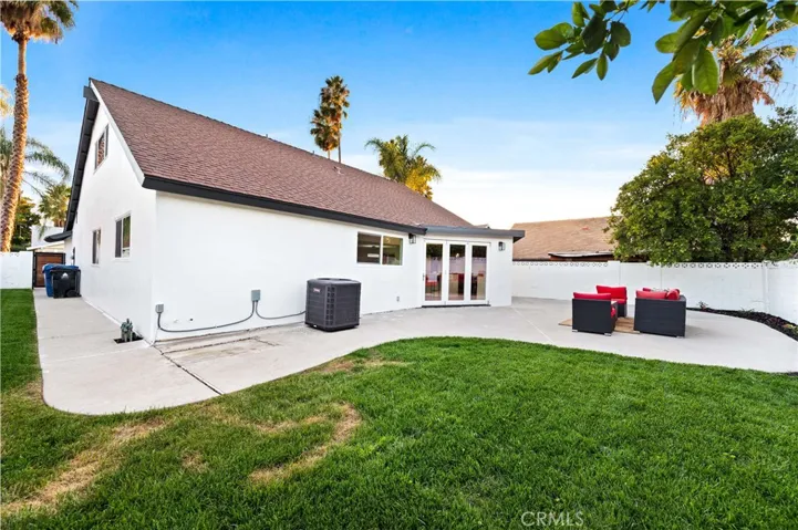 18817 Friar Street, Tarzana, California 91335