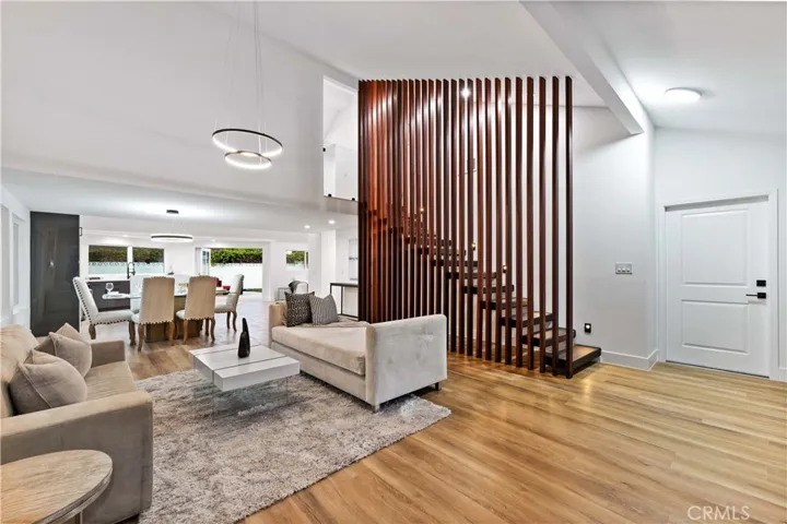 18817 Friar Street, Tarzana, California 91335