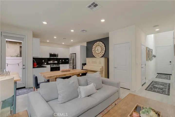 13953 Agua Clara Circle, Eastvale, California 92880