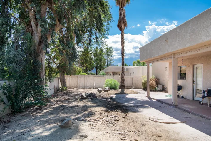 24150deniseway-lr-13
